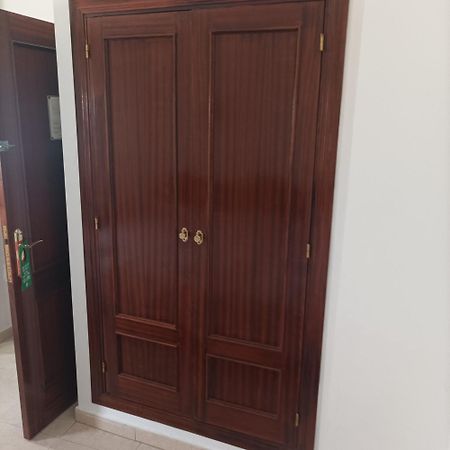 Hostal Carlos 2 Ла-Лінеа-де-ла-Консепсьйон Екстер'єр фото