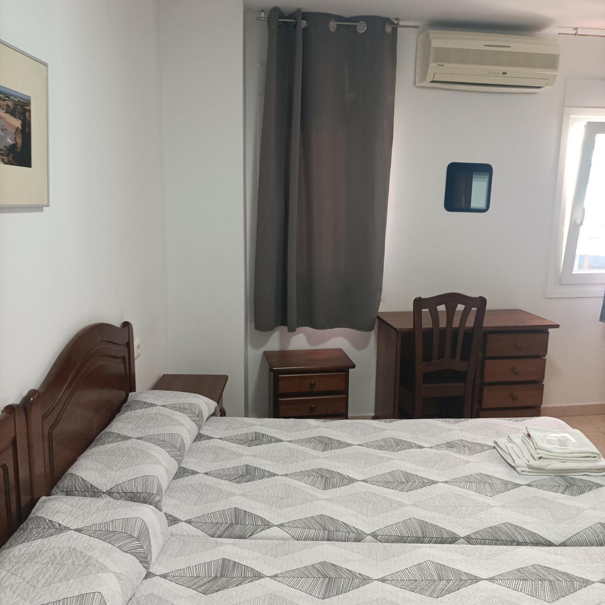 Hostal Carlos 2 Ла-Лінеа-де-ла-Консепсьйон Екстер'єр фото