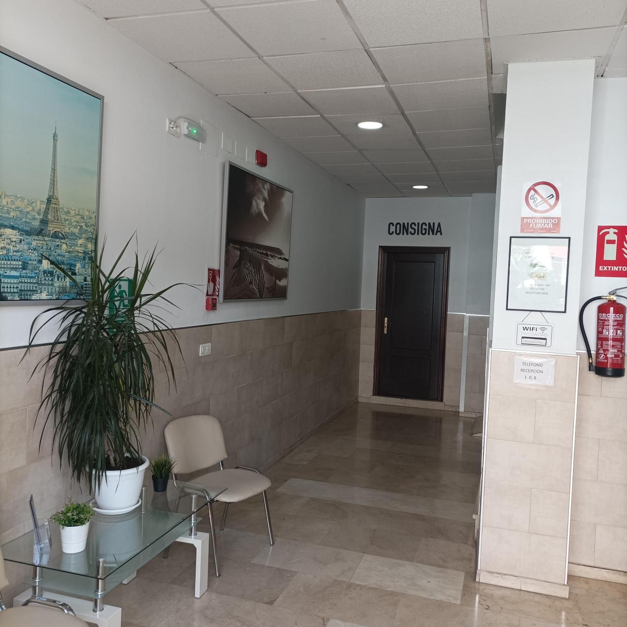 Hostal Carlos 2 Ла-Лінеа-де-ла-Консепсьйон Екстер'єр фото