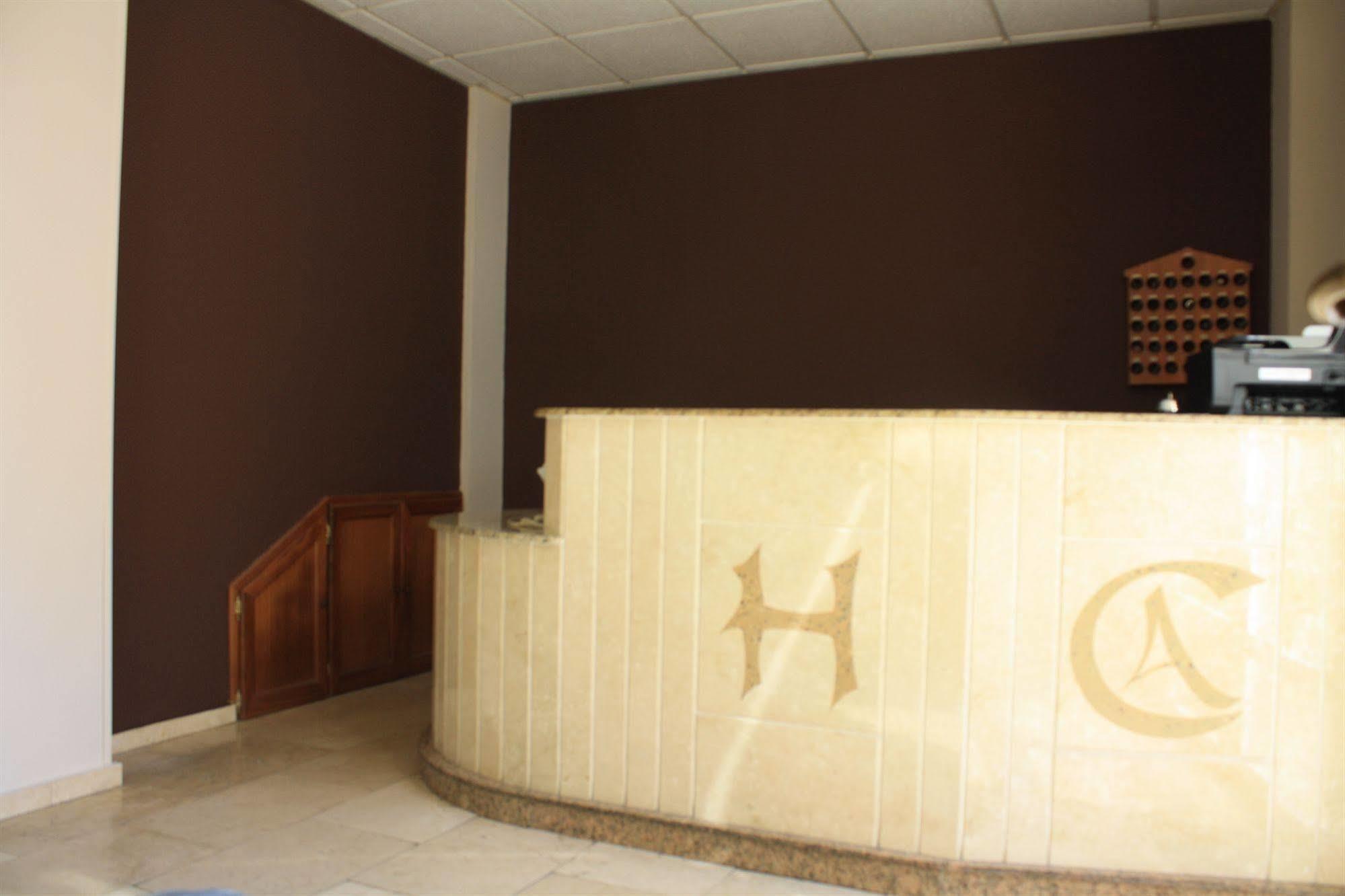 Hostal Carlos 2 Ла-Лінеа-де-ла-Консепсьйон Екстер'єр фото