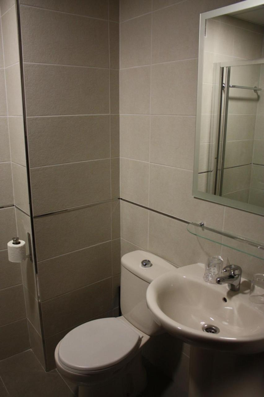 Hostal Carlos 2 Ла-Лінеа-де-ла-Консепсьйон Екстер'єр фото
